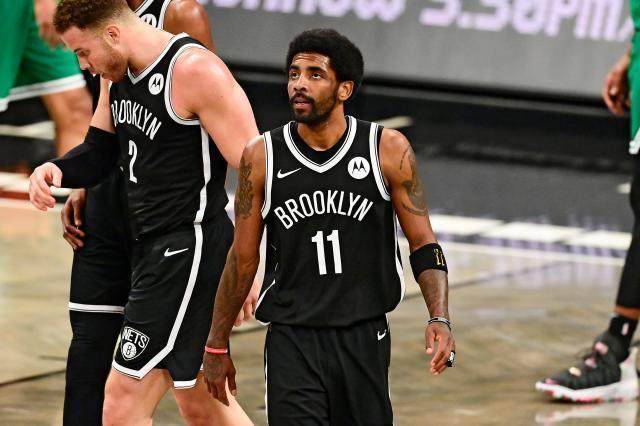 对年轻前锋 对年轻前锋